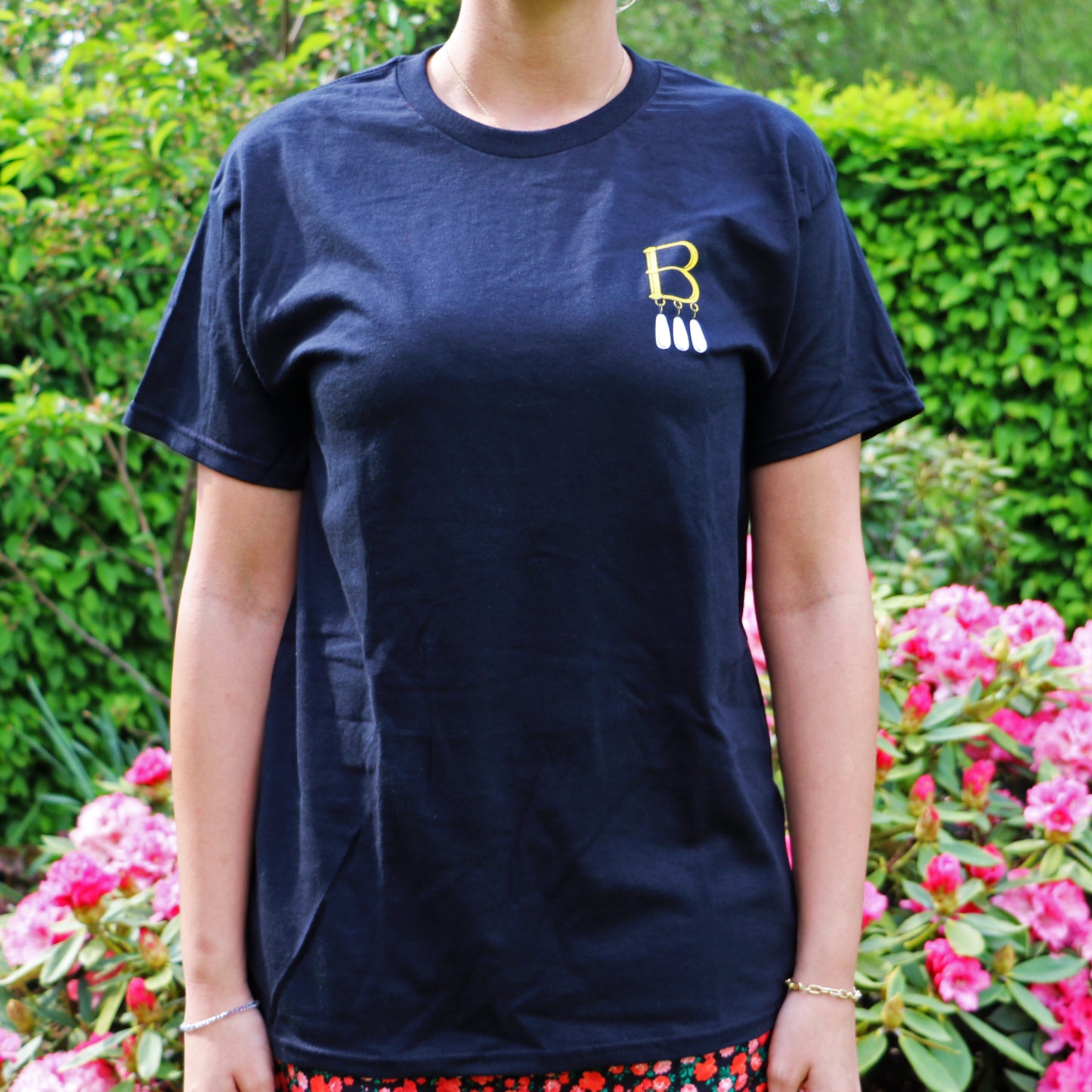 B Necklace T Shirt Black