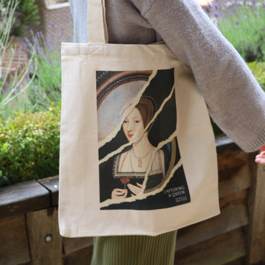 Capturing A Queen Tote Bag